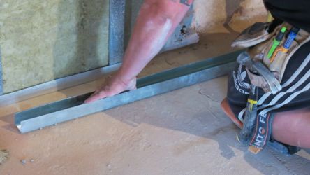 Étape 2 | Couper le profilé en U (poutre) à la bonne dimension