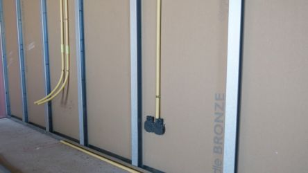 Étape 6 | Intégrer l'électricité dans votre construction Metal Stud